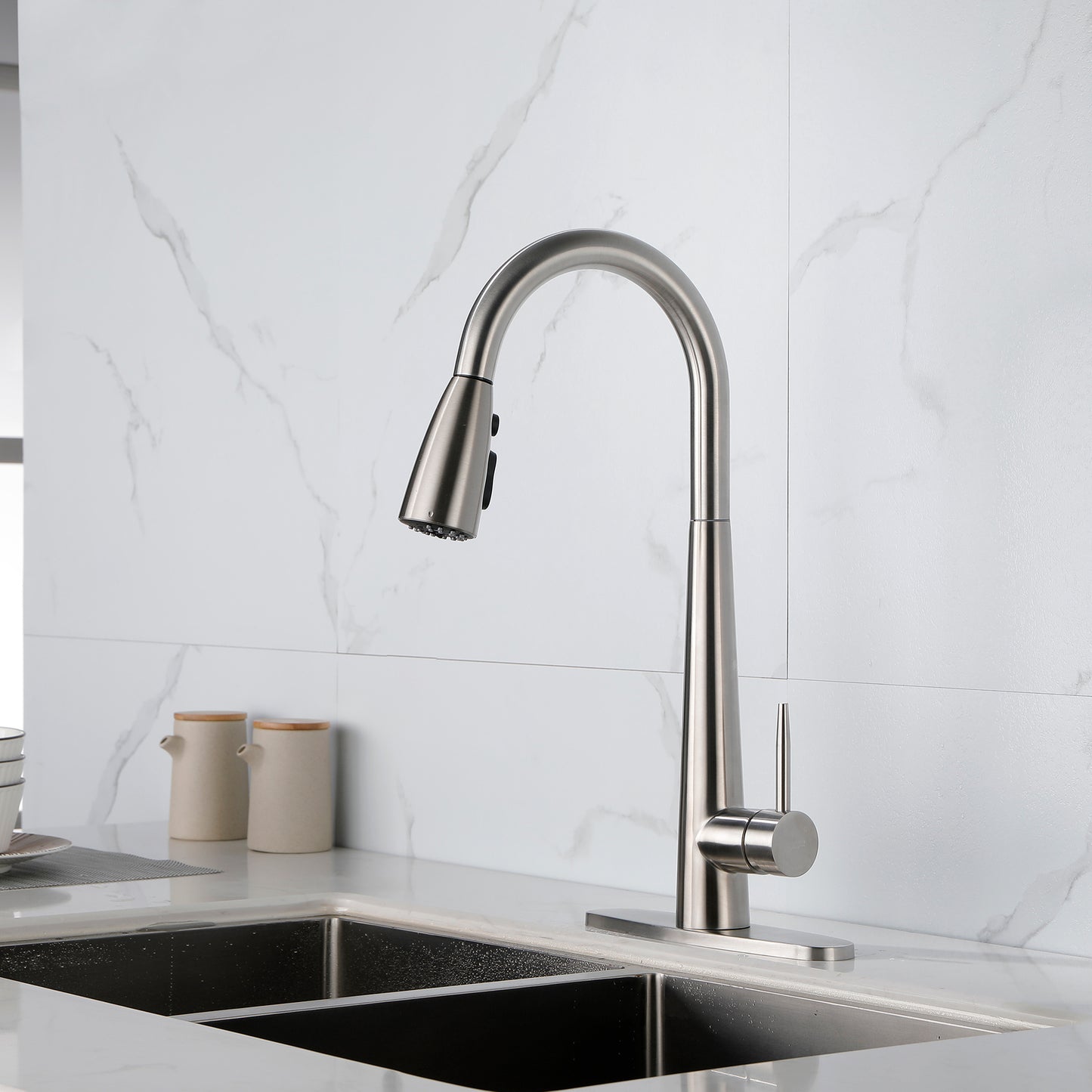 Modern High-Curvature Pull-Down Kitchen Faucet – Single Handle Stainless Steel with Deck Plate, 3-Mode Sprayer | Commercial-Grade Design