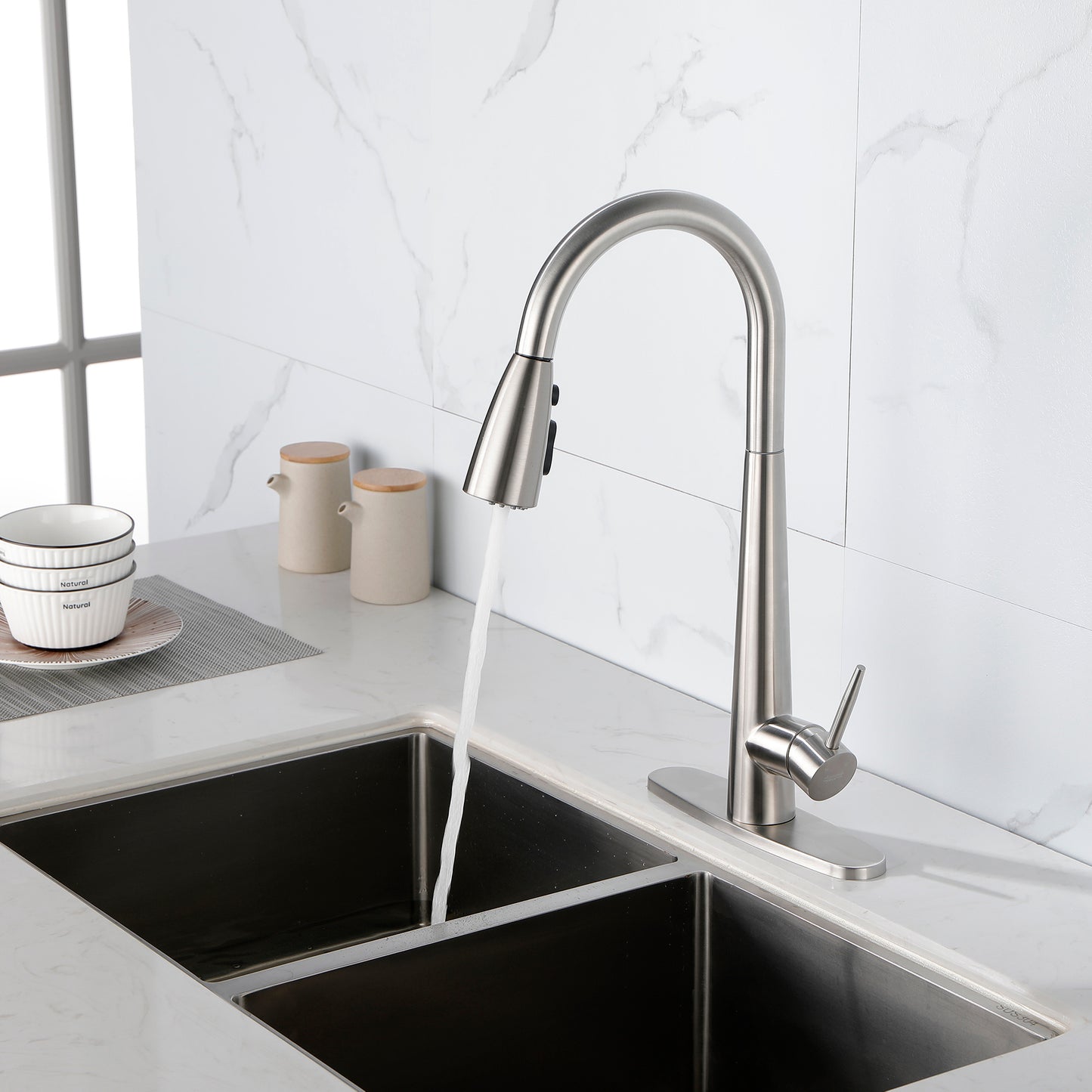 Modern High-Curvature Pull-Down Kitchen Faucet – Single Handle Stainless Steel with Deck Plate, 3-Mode Sprayer | Commercial-Grade Design
